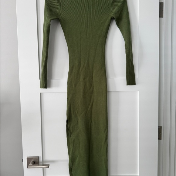 Petal & Pup Green Ribbed Bodycon Dress V-Neck Long Sleeve - Picture 3 of 4